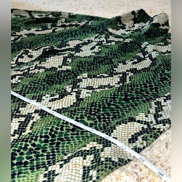 Woven Jim Snake Print Short Sleeve shirt and shorts set! - Picture 6 of 12